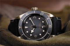 帝舵表蒙有划痕应该咋办