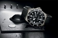 帝舵手表表盘有划痕如何修复